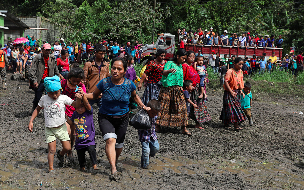 Guatemala pedirá protección humanitaria para sus ciudadanos en EU tras paso de Eta