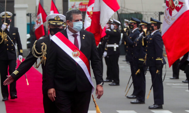 Merino asume Presidencia de Perú; promete ‘unidad nacional’