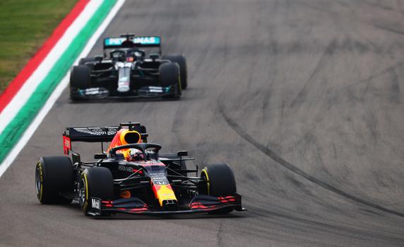 Verstappen, ante Hamilton en Imola