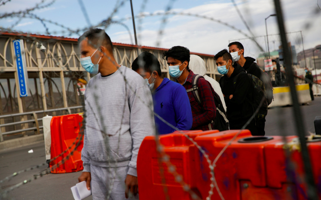 Traficantes de personas ven estímulo en política fronteriza de EU durante pandemia por Covid-19