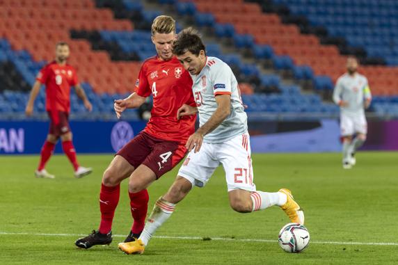 Oyarzabal pugna con el suizo Nico Elvedi