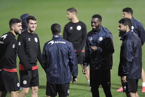 Williams, Núñez, Morcillo y Villalibre, en el entrenamiento de Euskal Selekzioa