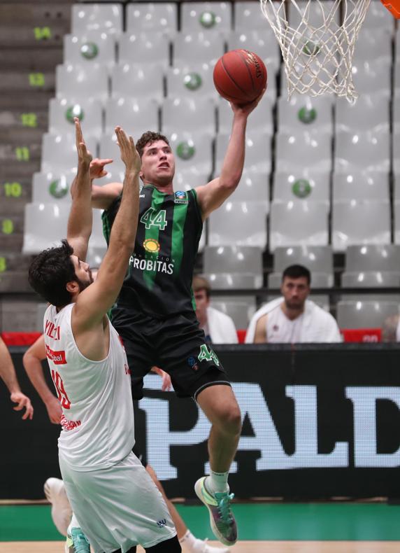 Acción a una mano de Joel Parra. FOTO: PEP MORATA