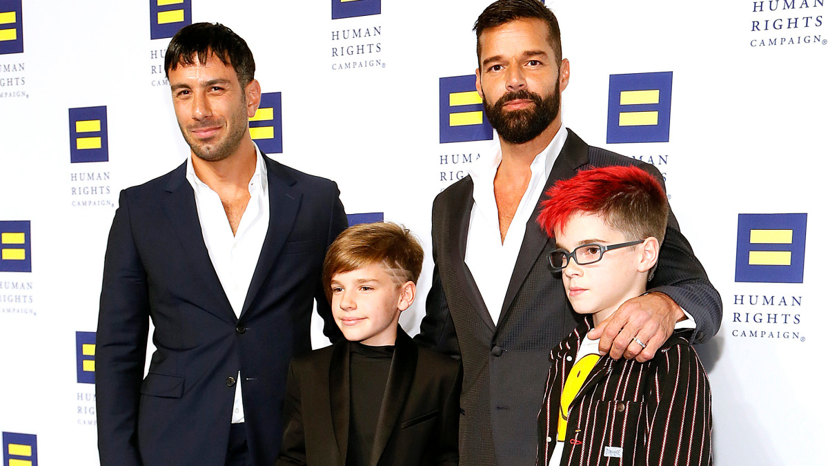 Ricky Martin revela que tiene “embriones congelados esperando” para agrandar su familia