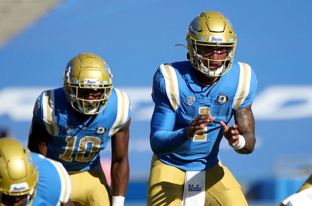 Mariscal de campo de UCLA se perderá el juego de Oregon debido a protocolos por COVID-19
