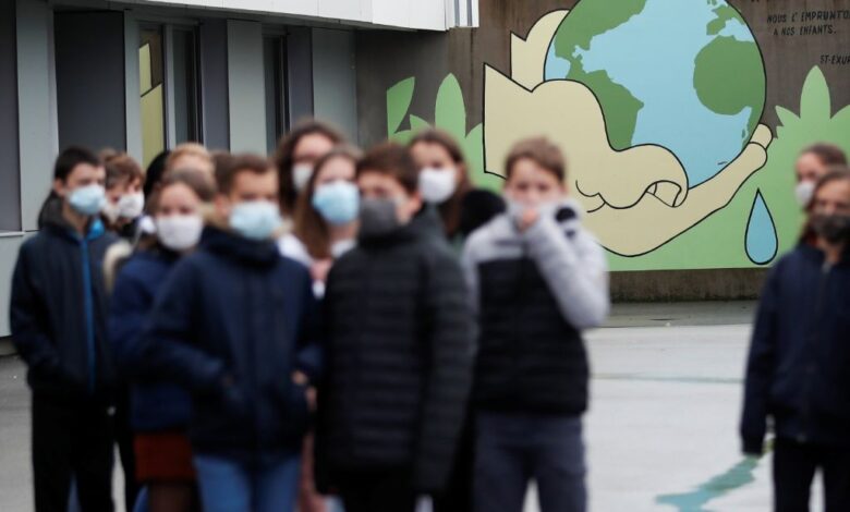 Los niños pueden transmitir el coronavirus al mismo ritmo que los adultos: Estudio