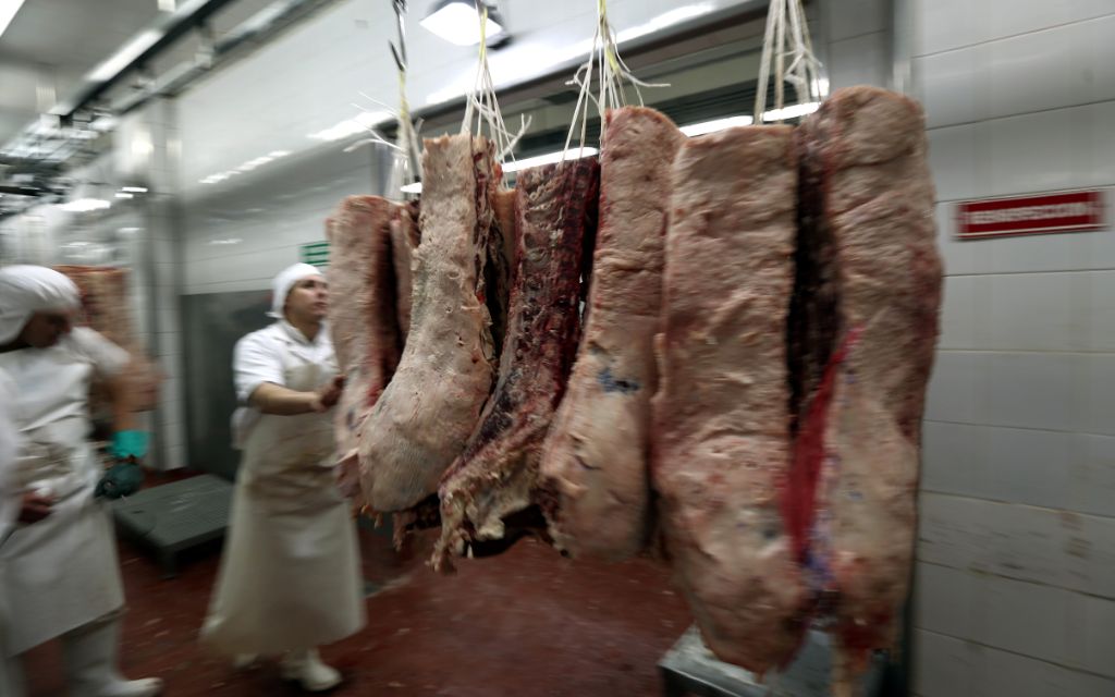 Argentina pide a China detalles sobre supuesta detección Covid-19 en empaque de carne