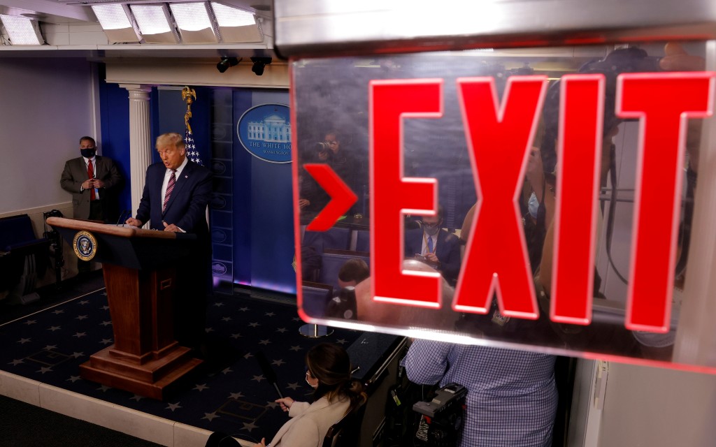 Campaña de Trump se niega a reconocer las proyecciones que otorgan el triunfo a Biden