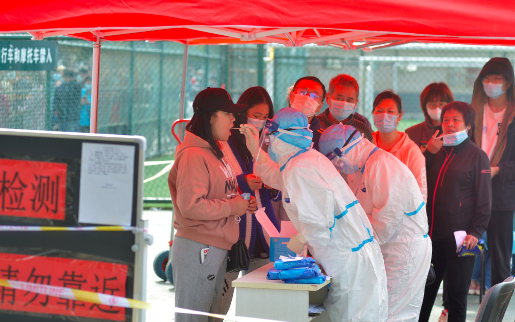 China examinará a tres millones de personas tras detectar un posible brote en el norte del país