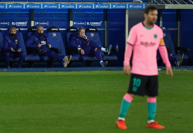 Koeman y Messi, durante el último duelo ante el Alavés.