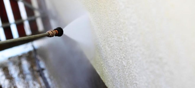 Eliminar el moho y las manchas del estuco