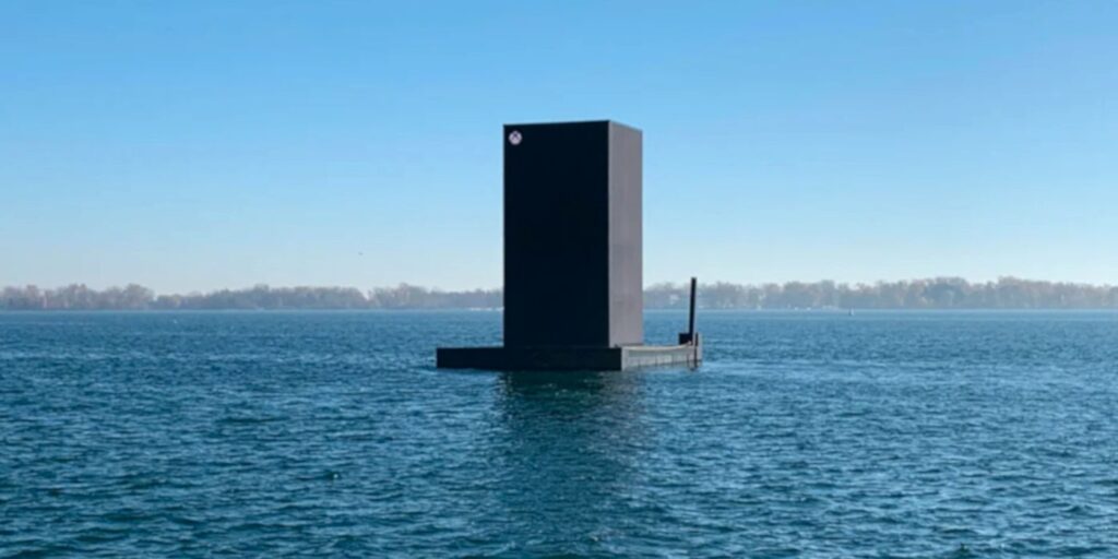 Enorme Xbox Series X aparece en el lago Ontario para regalar juegos gratis