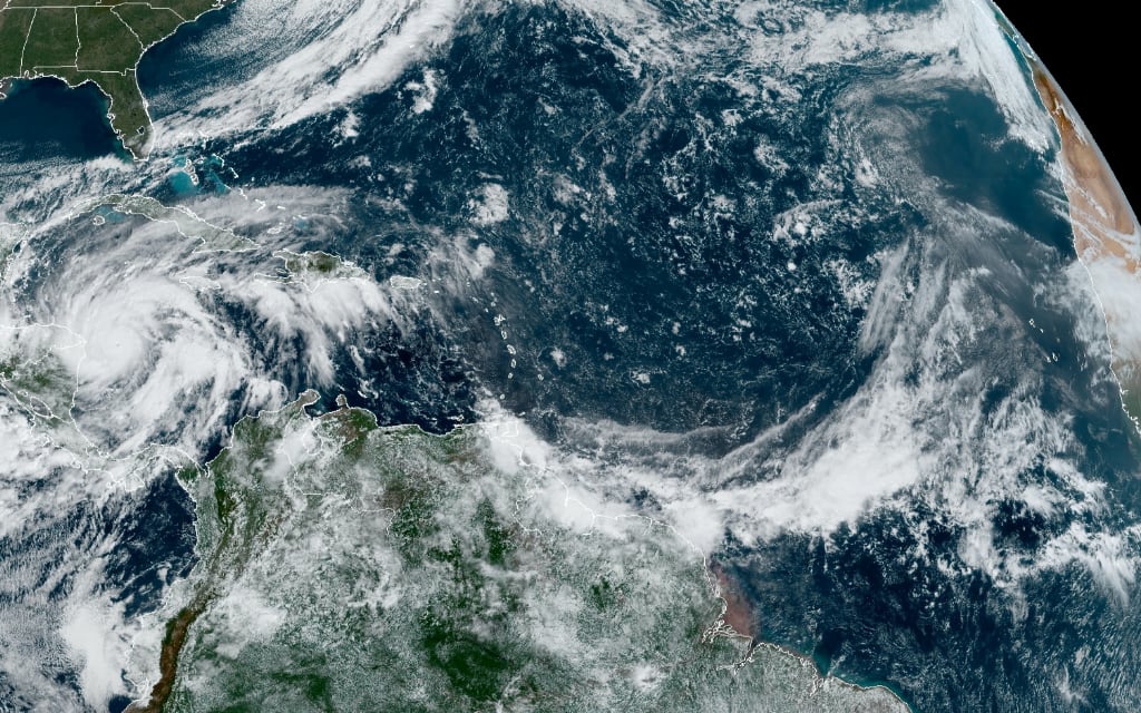 Eta se intensifica a categoría 4 y avanza hacia Nicaragua