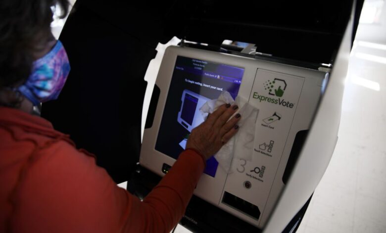FBI investiga llamadas automáticas que instan a personas a “quedarse en casa” en día electoral en EU