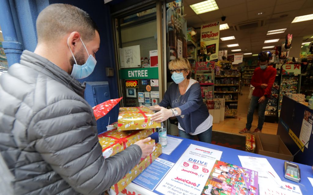 Francia confirma más de 20 mil casos y 551 fallecidos por coronavirus en un día
