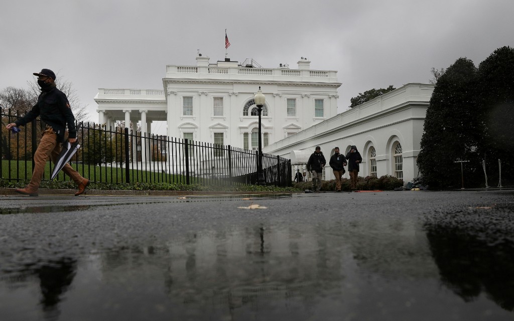 Gobierno de Trump prepara decreto contra inversiones estadounidenses en firmas chinas: Reuters