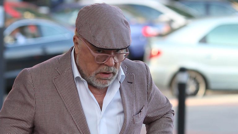 El comisario José Manuel Villarejo se dirige hacia los juzgados de plaza de Castilla, en Madrid, en junio de 2017, cinco meses antes de su detención.