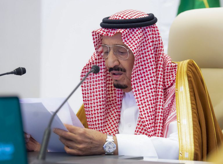 El rey Salmán de Arabia Saudí durante la lectura de su discurso ante la cumbre del G-20.