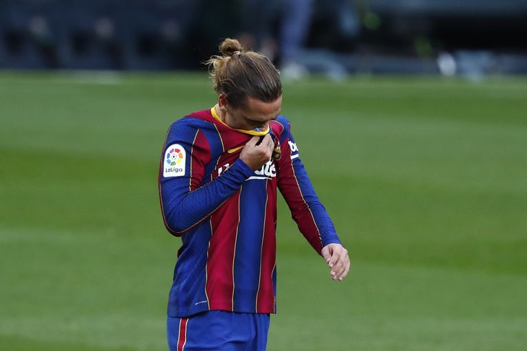 Griezmann se lamenta por una ocasión fallada ante el Betis.