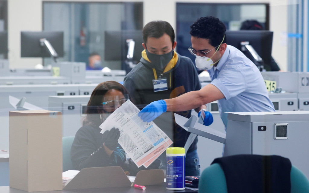 Michigan y Georgia rechazan demanda de campaña de Trump para detener conteo de votos