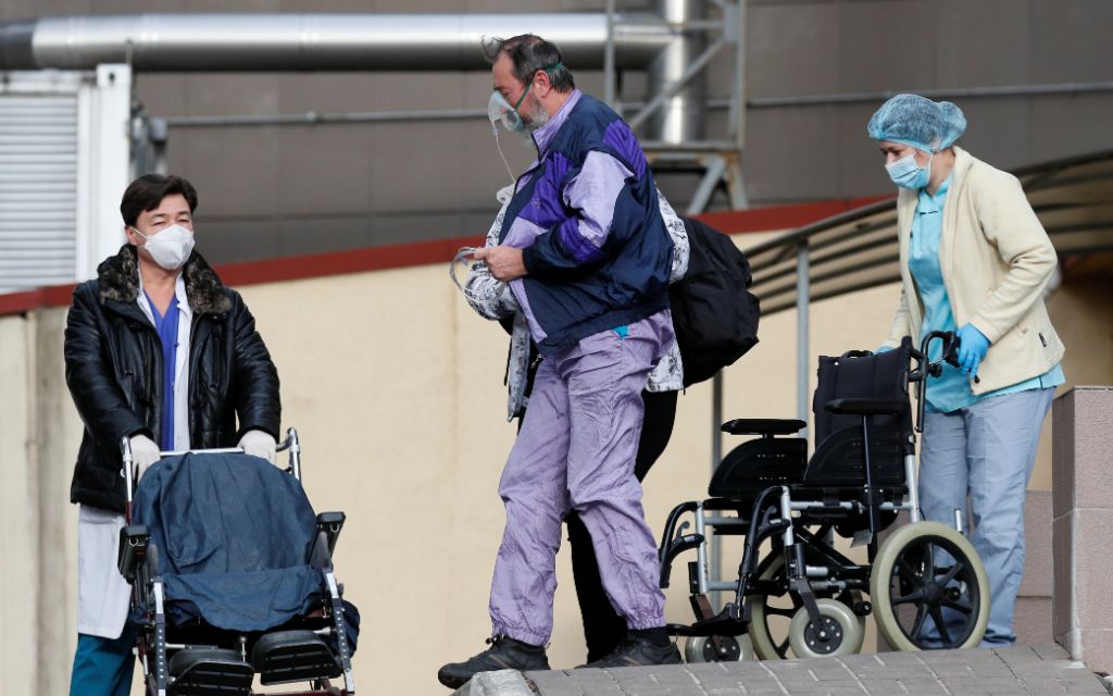 Nuevos casos de coronavirus a nivel global caen por primera vez en casi tres meses