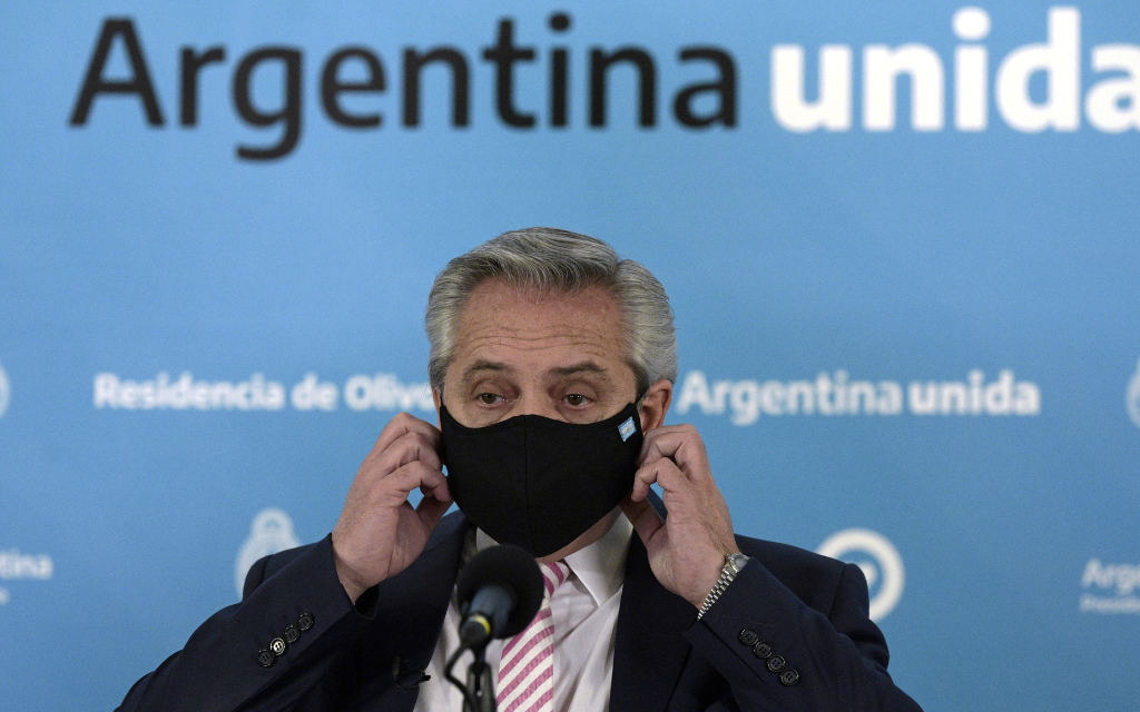 Presidente de Argentina y varios ministros se aíslan por contacto estrecho con caso coronavirus