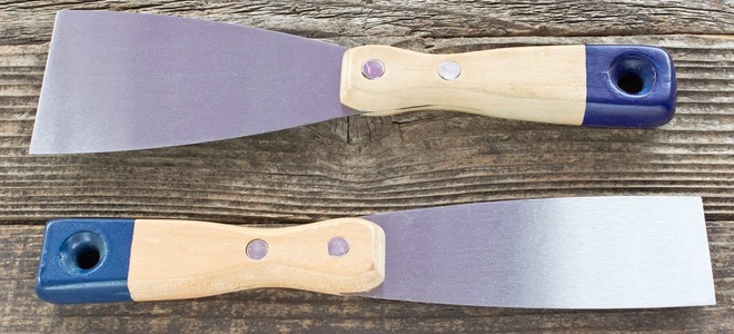 Quitar la masilla de silicona del vidrio