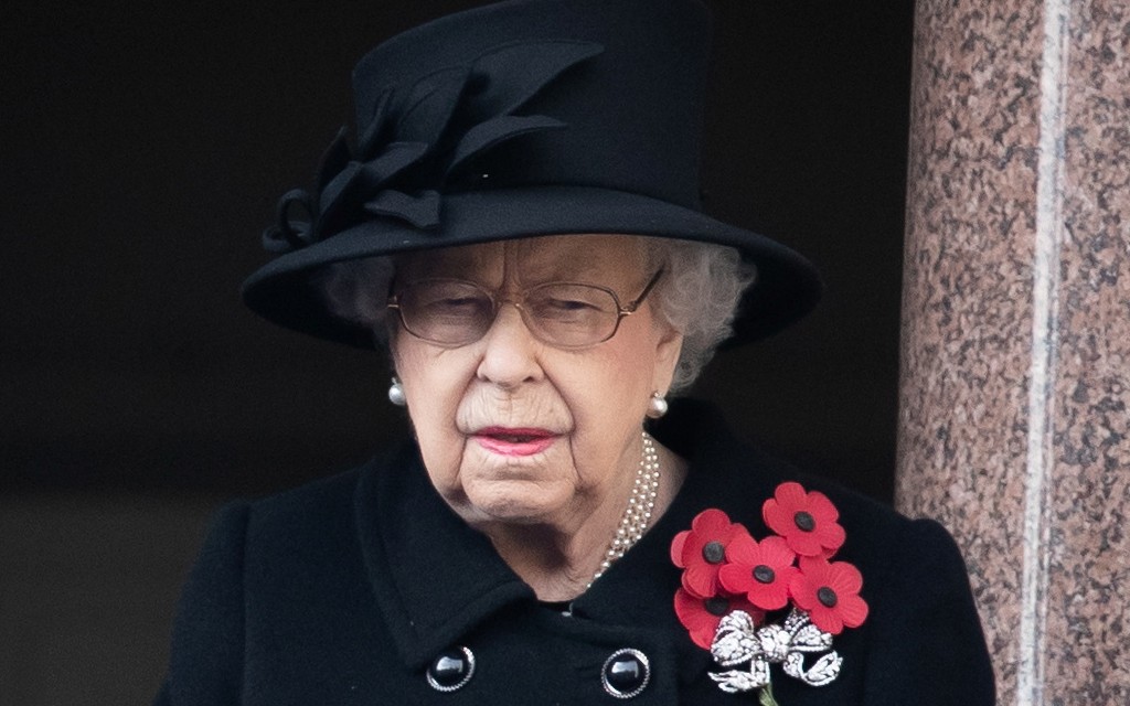 Radio francesa se disculpa tras publicar obituarios de la reina Isabel, Pelé y otras figuras