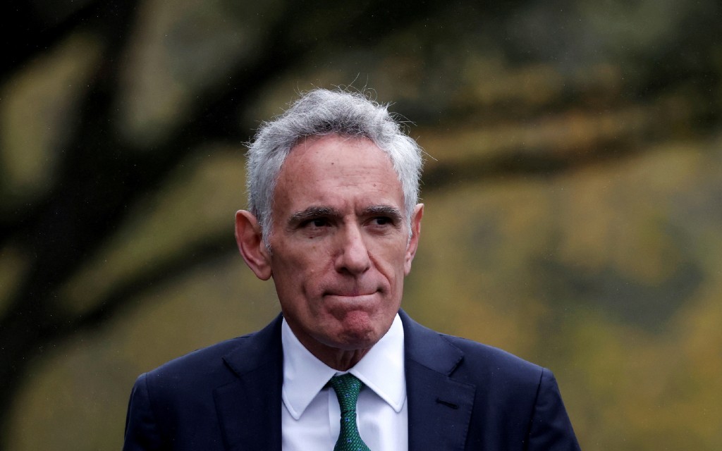 Renuncia asesor especial de Donald Trump por desacuerdos en manejo de pandemia