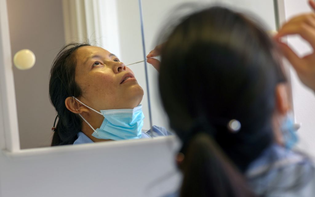 Segunda ola de contagios de Covid-19 muestra síntomas de estabilización en Reino Unido