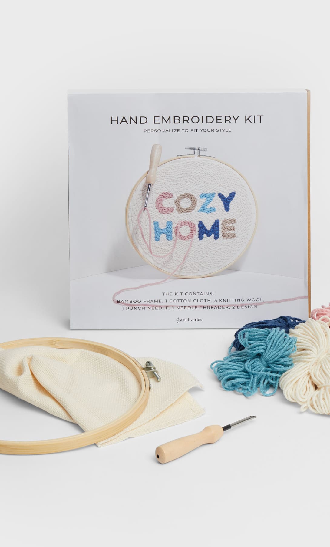 Stradivarius anima las tardes en casa con un increíble kit para aprender a bordar
