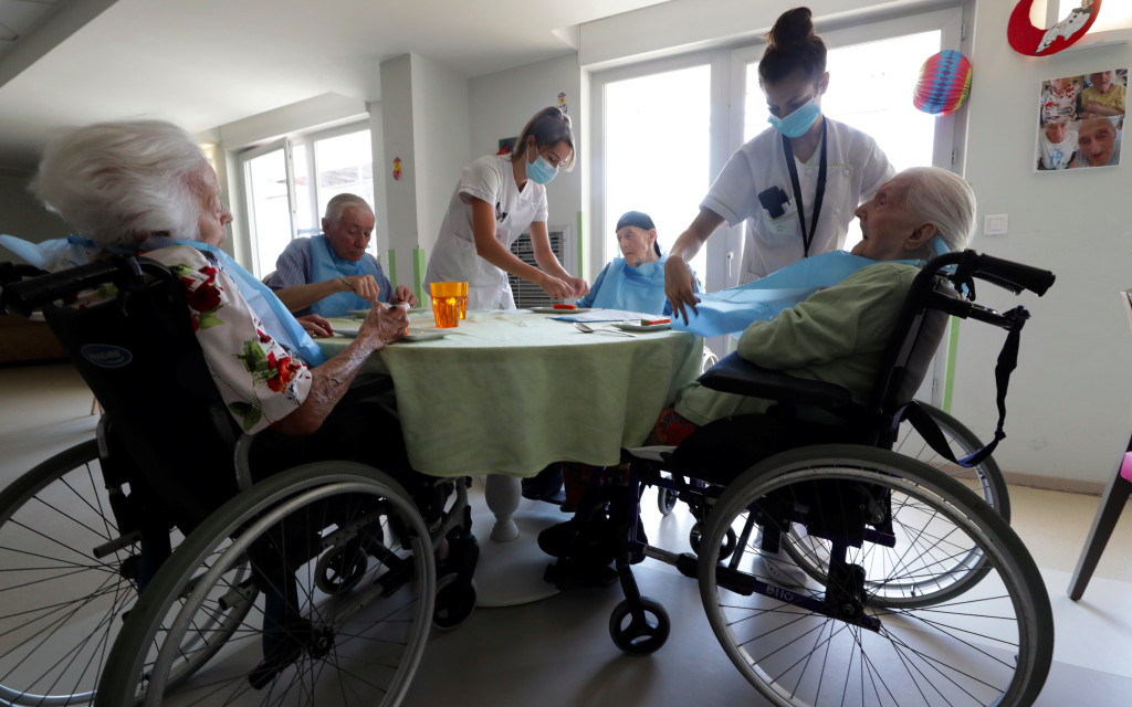 Suecia detecta deficiencias graves en gestión de Covid en residencias de ancianos