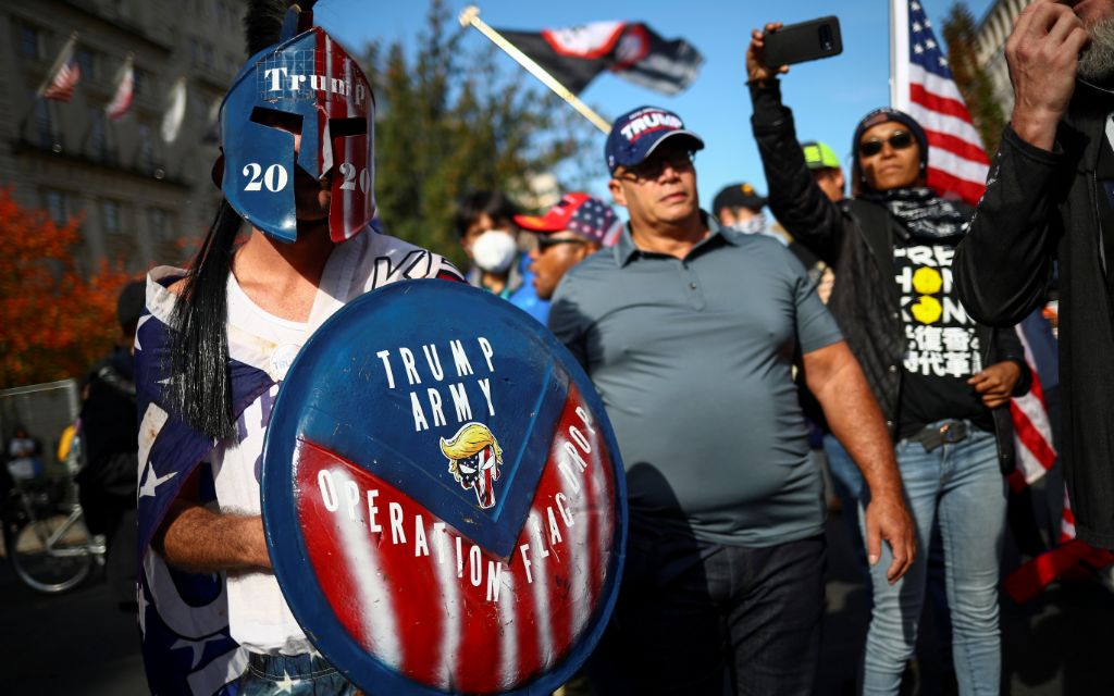 Trump considera acudir a una marcha a favor de su administración en Washington