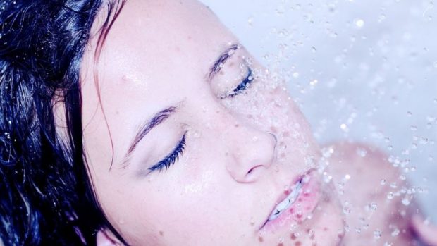 ¿Piel seca y escamosa? Apunta estas posibles soluciones