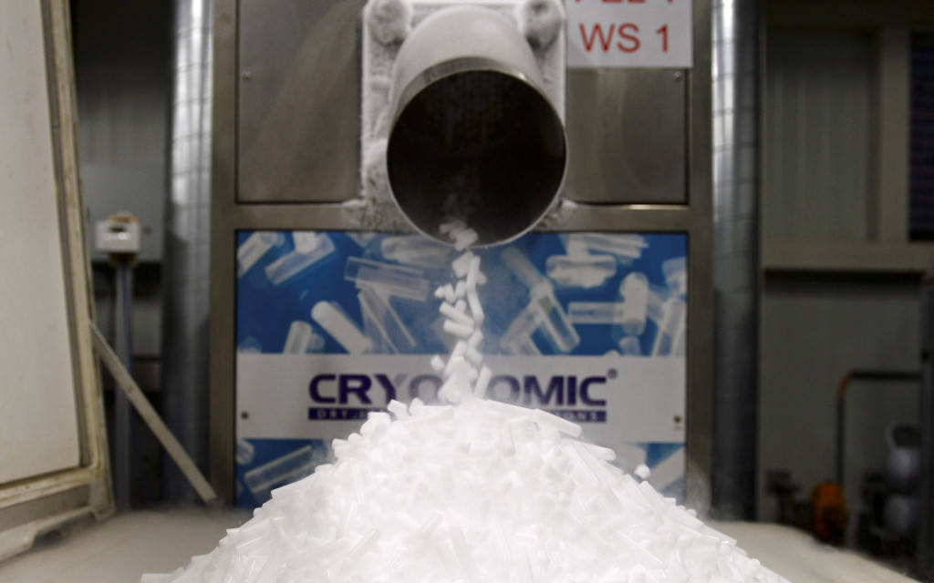 Escasez de hielo seco en EU complica vacunación en zonas rurales del país