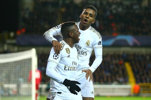 Vinicius Junior celebra un gol con Rodrygo