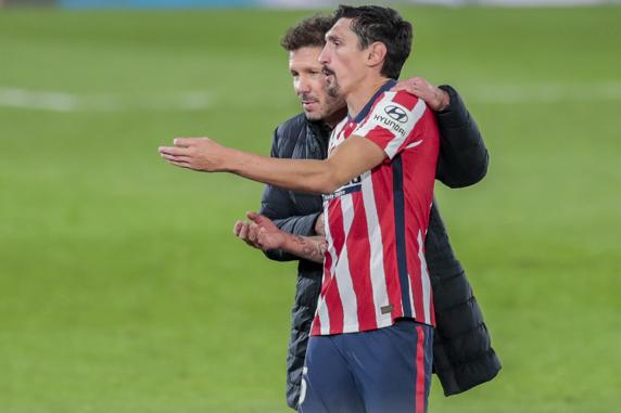 Savic, indignado, hablando con Simeone.