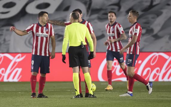 Una de las muchas conversaciones con Mateu.