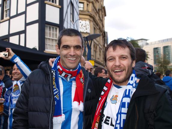 La afición de la Real Sociedad en las calles de Manchester antes de asistir al partido de Champions League entre Manchester United y Real Sociedad en Old Trafford (temporada 2013/2014)