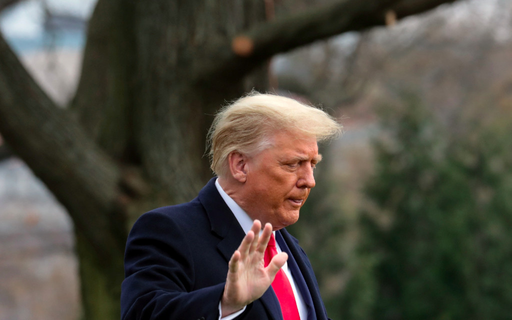 Trump enfrenta futuro incierto y amenazas legales al dejar la Casa Blanca