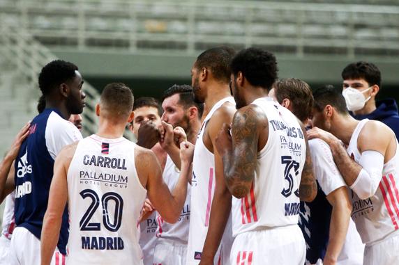 Celebración del Madrid al final.