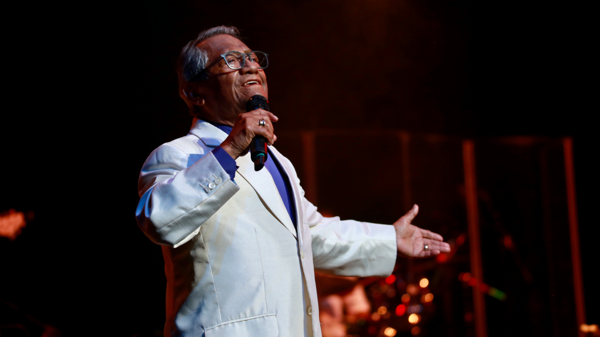 El compositor mexicano Armando Manzanero es hospitalizado por COVID-19