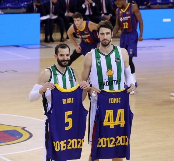 Homenaje a Ribas y Tomic antes del inicio. FOTO: PEP MORATA