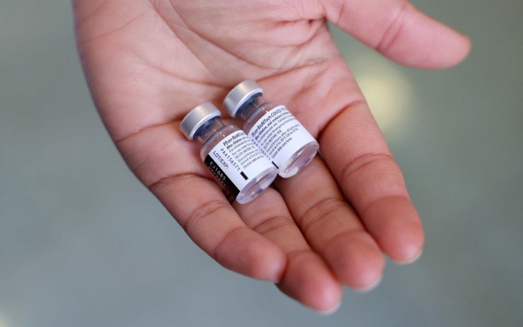 BioNTech confía que su vacuna será eficaz contra nueva variante de Covid-19 surgida en Reino Unido