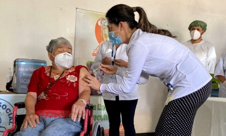 Costa Rica inicia vacunación contra Covid-19 en hogar de ancianos