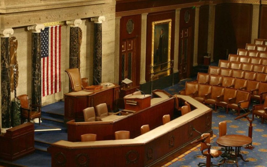 Aprueba Cámara baja de EU incrementar a 2 mil dólares las ayudas al desempleo por pandemia