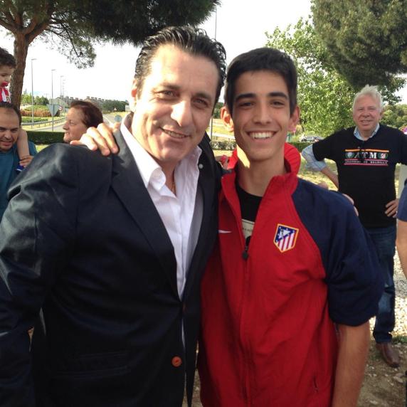 Pablo Bedoya, con Paulo Futre, leyenda del Atlético de Madrid.
