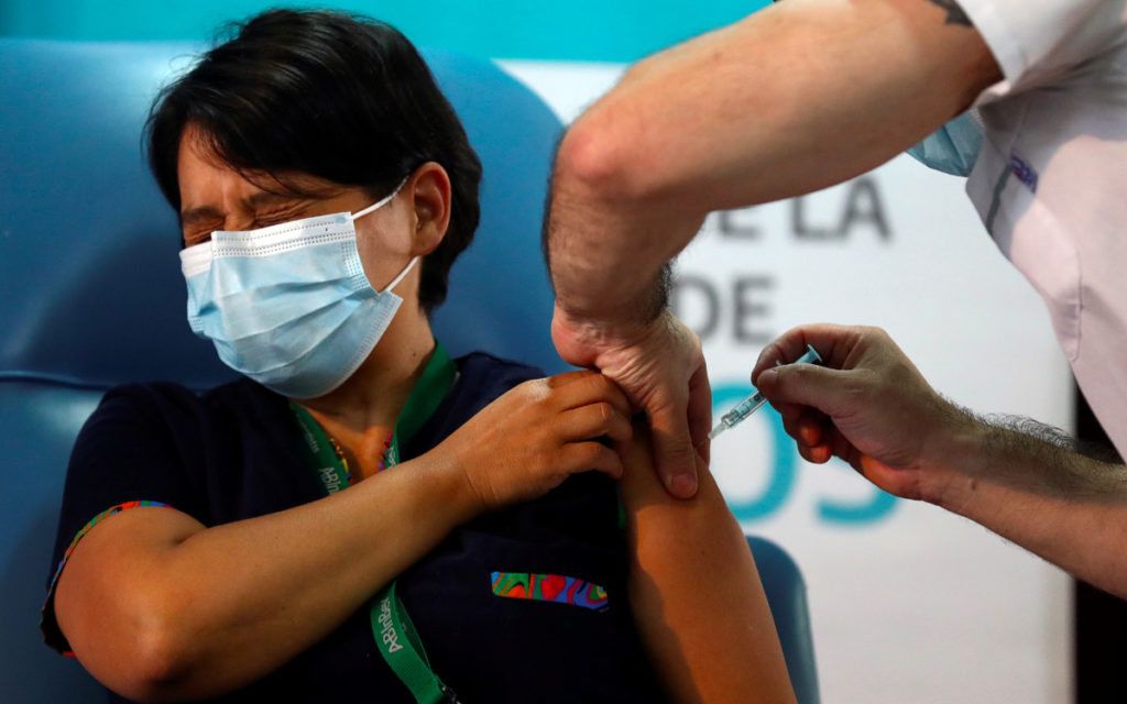 Argentina inicia vacunación contra coronavirus con dosis rusas Sputnik V