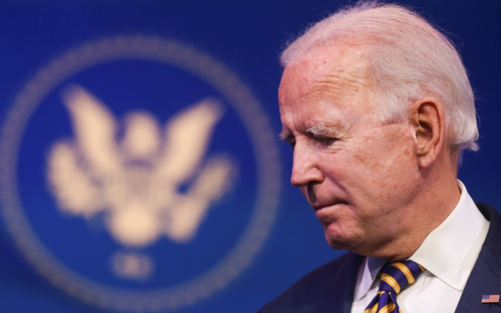 Biden critica a Trump por el lento lanzamiento de la vacuna contra Covid-19