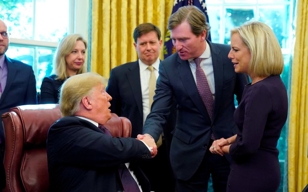 Abogado de campaña de Trump dice que exjefe de ciberseguridad debería ‘recibir un tiro’